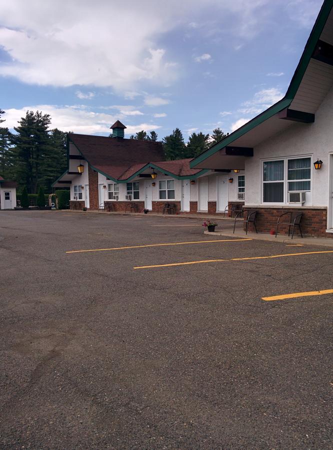 Motel Les Pins Granby Exterior photo