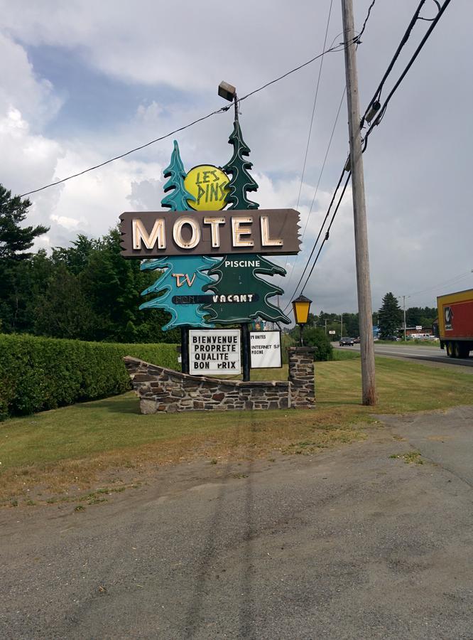 Motel Les Pins Granby Exterior photo